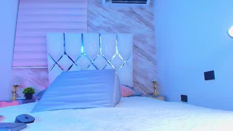 Snapshot of colett_hall chatting on February 26, 11:53 am colett online show from February 26, 11:53 am