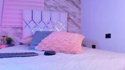 Snapshot of colett_hall chatting on February 27, 11:54 am colett online show from February 27, 11:54 am