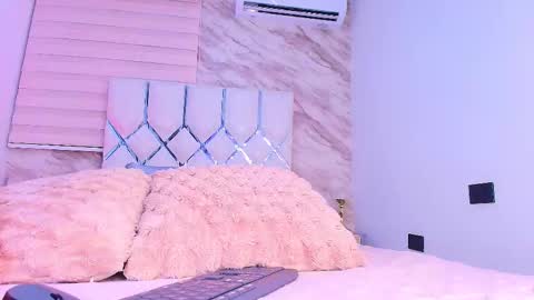 Snapshot of colett_hall chatting on March 14, 11:59 am colett online show from March 14, 11:59 am