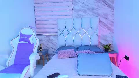 colett online show from June 25, 11:59 am
