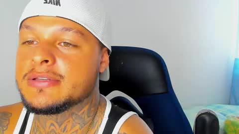 Snapshot of colin_fox1 chatting on March 17, 5:38 pm colin_fox1 online show from March 17, 5:38 pm