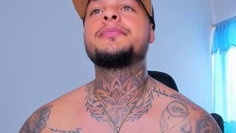 Snapshot of colin_fox1 chatting on March 18, 6:33 pm colin_fox1 online show from March 18, 6:33 pm