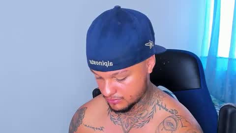 Snapshot of colin_fox1 chatting on March 20, 6:35 pm colin_fox1 online show from March 20, 6:35 pm