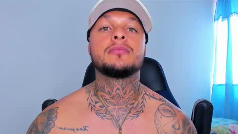 Snapshot of colin_fox1 chatting on March 21, 4:54 pm colin_fox1 online show from March 21, 4:54 pm