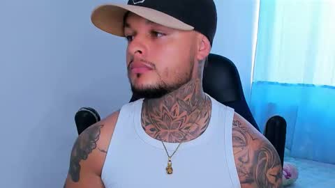 Snapshot of colin_fox1 chatting on March 22, 8:01 pm colin_fox1 online show from March 22, 8:01 pm