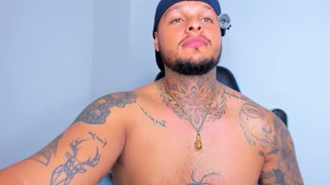 Snapshot of colin_fox1 chatting on March 27, 1:44 am colin_fox1 online show from March 27, 1:44 am