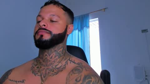 Snapshot of colin_fox1 chatting on March 27, 5:01 pm colin_fox1 online show from March 27, 5:01 pm