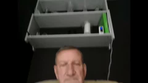 Snapshot of colinbeech chatting on September 30, 12:43 pm colinbeech online show from September 30, 12:43 pm