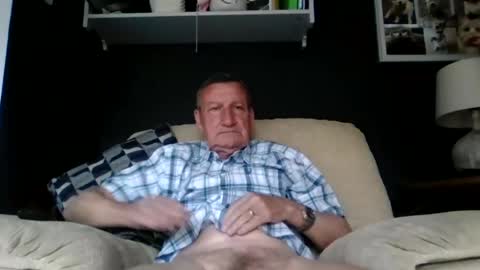 Snapshot of colinbeech chatting on June 17, 8:50 am colinbeech online show from June 17, 8:50 am