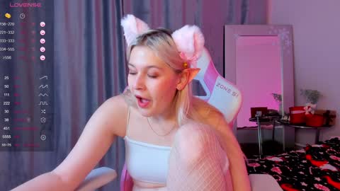 Snapshot of colleen_blake chatting on December 27, 4:04 am Collen Mon Tue Wed Thu Fri GMT 3 0300am - 0900am online show from December 27, 4:04 am