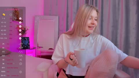 Snapshot of colleen_blake chatting on January 19, 10:17 pm Collen Mon Tue Wed Thu Fri GMT 3 0300am - 0900am online show from January 19, 10:17 pm