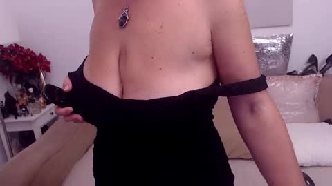 Snapshot of college_dream_bbw chatting on October 19, 4:07 pm Maddison online show from October 19, 4:07 pm