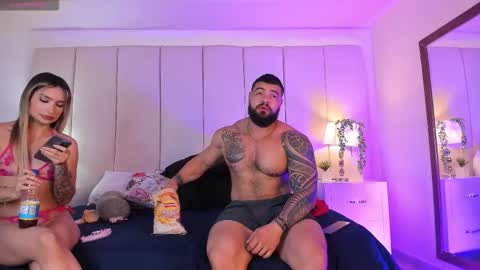 college_muscle_ass online show from November 11, 10:10 pm