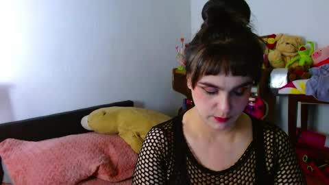 Snapshot of collette_beaufoy chatting on June 3, 2:36 am Collette online show from June 3, 2:36 am