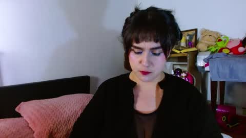 Snapshot of collette_beaufoy chatting on June 11, 5:05 am Collette online show from June 11, 5:05 am