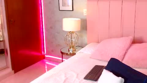 Gia Colins online show from July 1, 12:29 pm