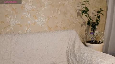 Snapshot of come_feel_me_ chatting on October 15, 8:09 pm Mia online show from October 15, 8:09 pm