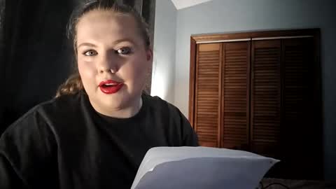 Snapshot of comeinnym chatting on December 14, 7:07 pm Nym online show from December 14, 7:07 pm