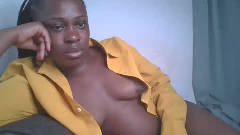 Snapshot of comicalcara chatting on January 7, 10:41 pm Cara online show from January 7, 10:41 pm