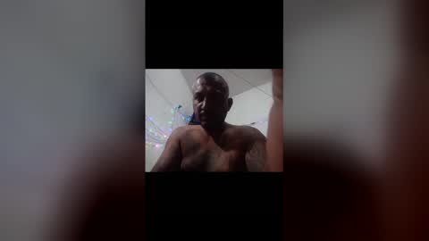 Snapshot of comomisuertemas chatting on December 15, 6:06 am comomisuertemas online show from December 15, 6:06 am