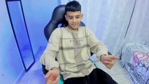 Snapshot of coney_boy chatting on March 10, 11:42 am Coney online show from March 10, 11:42 am