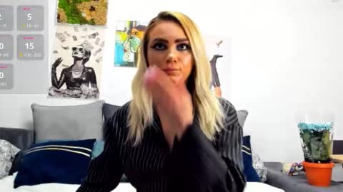 Snapshot of confidentmistress chatting on February 18, 4:30 am GoddessA online show from February 18, 4:30 am