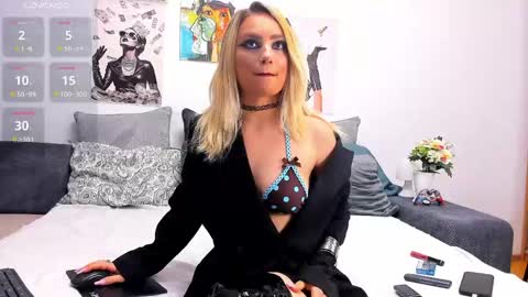 Snapshot of confidentmistress chatting on June 2, 4:53 pm GoddessA online show from June 2, 4:53 pm