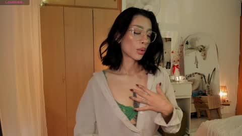 connie    online show from December 29, 1:06 pm