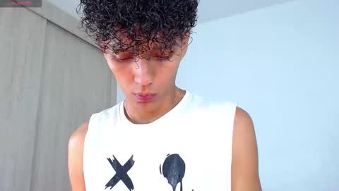 Snapshot of connor_garrett chatting on November 22, 1:37 am Connor online show from November 22, 1:37 am