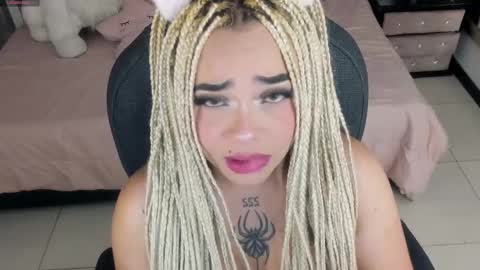 Snapshot of conny_curly chatting on February 26, 9:03 pm Conny online show from February 26, 9:03 pm