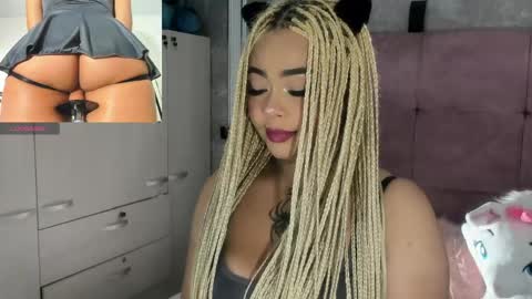 Snapshot of conny_curly chatting on April 10, 2:22 pm Conny online show from April 10, 2:22 pm