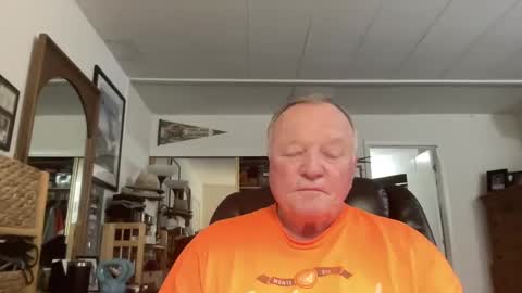 Snapshot of cookoosnest chatting on December 15, 3:53 pm cookoosnest online show from December 15, 3:53 pm