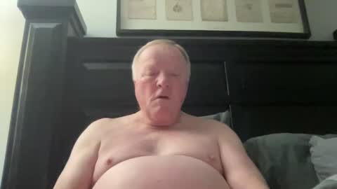 Snapshot of cookoosnest chatting on January 1, 3:03 pm cookoosnest online show from January 1, 3:03 pm