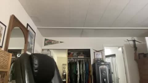 Snapshot of cookoosnest chatting on October 4, 4:43 am cookoosnest online show from October 4, 4:43 am