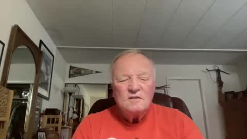 Snapshot of cookoosnest chatting on October 7, 3:47 am cookoosnest online show from October 7, 3:47 am