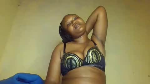 coolgirl001 online show from March 15, 5:35 am