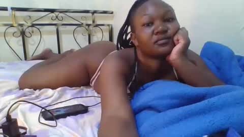 coolgirl001 online show from March 19, 7:01 am