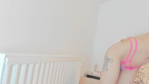 Snapshot of coquette_petite chatting on December 17, 8:59 pm coquette_petite online show from December 17, 8:59 pm