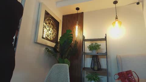 Snapshot of coral_lise chatting on September 27, 11:15 am Coral online show from September 27, 11:15 am