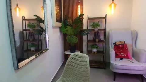 Snapshot of coral_lise chatting on October 6, 11:07 am Coral online show from October 6, 11:07 am