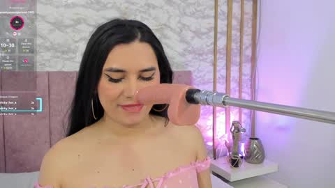 coraline hot18 online show from February 5, 1:44 pm