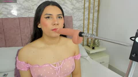 coraline hot18 online show from February 18, 1:00 pm