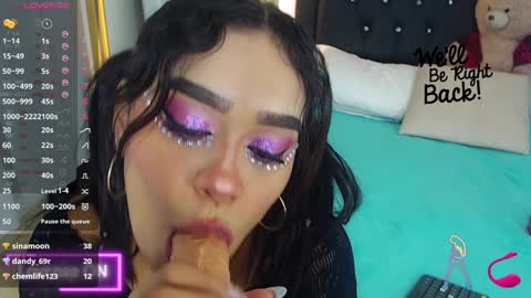 Coraline connected from 10 pm to 6 am Colombia time online show from December 9, 12:40 pm