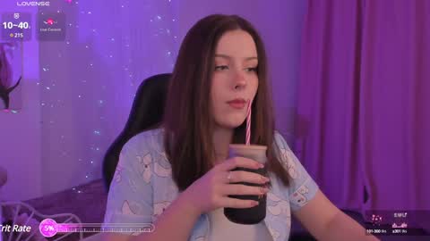 Snapshot of coralinekeyns chatting on December 24, 5:27 am little girl who is always right or Coraline online show from December 24, 5:27 am