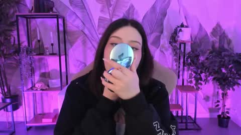 Snapshot of coralinekeyns chatting on September 12, 7:52 am little girl who is always right or Coraline online show from September 12, 7:52 am