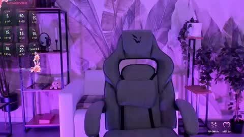 Snapshot of coralinekeyns chatting on September 30, 5:56 am little girl who is always right or Coraline online show from September 30, 5:56 am