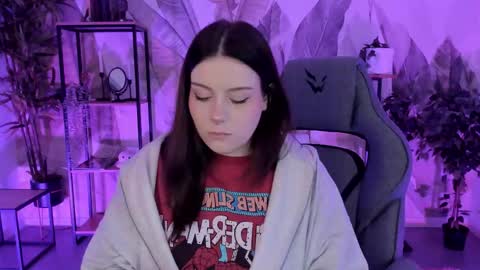 Snapshot of coralinekeyns chatting on October 3, 5:15 am little girl who is always right or Coraline online show from October 3, 5:15 am