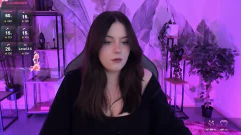 Snapshot of coralinekeyns chatting on October 14, 3:18 am little girl who is always right or Coraline online show from October 14, 3:18 am