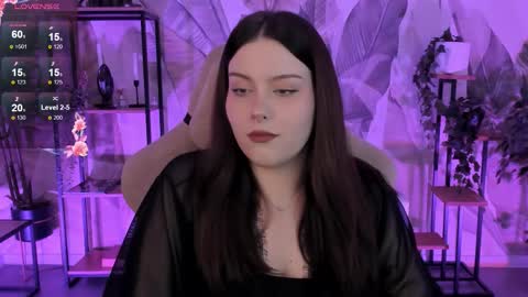 Snapshot of coralinekeyns chatting on October 17, 6:16 am little girl who is always right or Coraline online show from October 17, 6:16 am