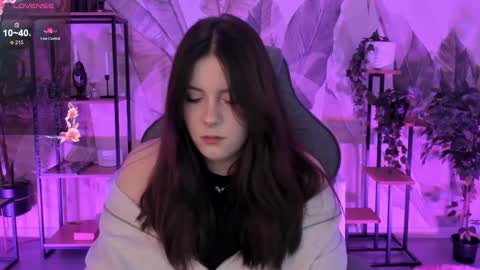 Snapshot of coralinekeyns chatting on October 23, 5:18 am little girl who is always right or Coraline online show from October 23, 5:18 am